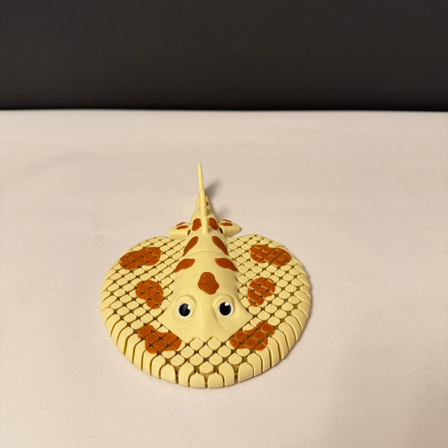 Wiggling Electric Ray